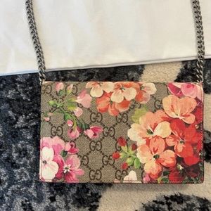 Gucci Blooms Floral Wallet on Chain